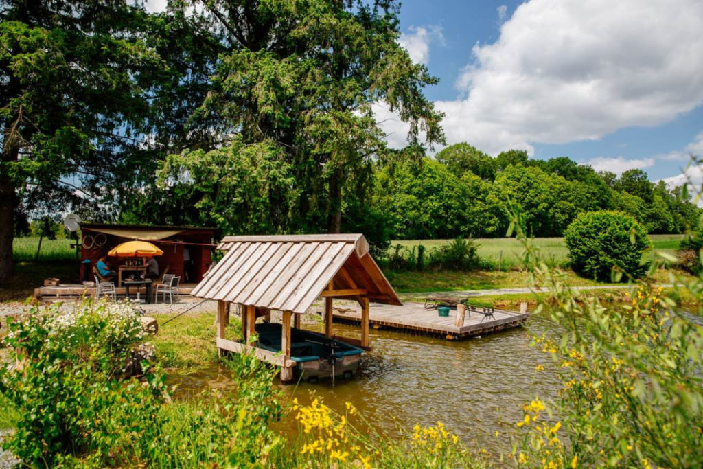 Luxury carp fishing with accommodation in France